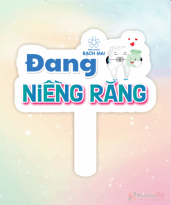 Hashtag cầm tay đang niềng răng