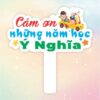 Hashtag cầm tay cảm ơn những năm học ý nghĩa