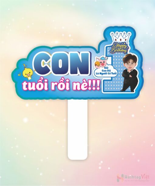 Hashtag cầm tay con một tuổi rồi nè