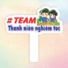 Hashtag cầm tay thanh niên nghiêm túc