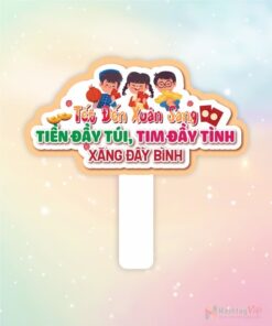 Hashtag cầm tay tết đến xuân sang, tiền đầy túi, tim đầy tình, xăng đầy bình