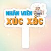 Hashtag cầm tay nhân viên xúc xắc
