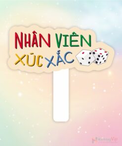 Hashtag cầm tay nhân viên xúc xắc