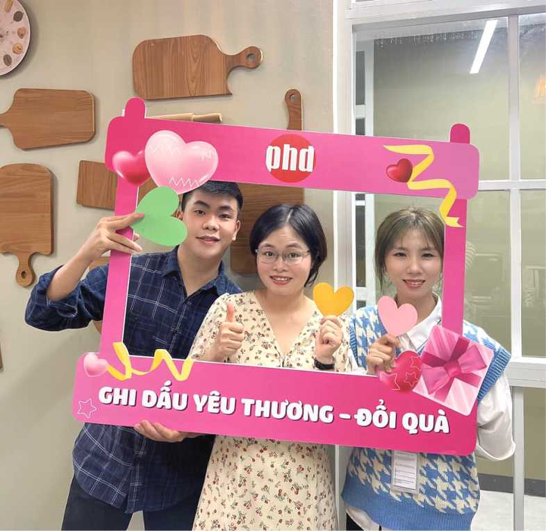 Khung check in thương hiệu