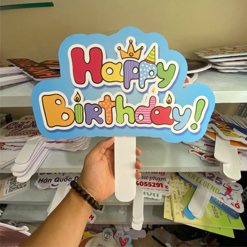 Hashtag cầm tay happy birthday