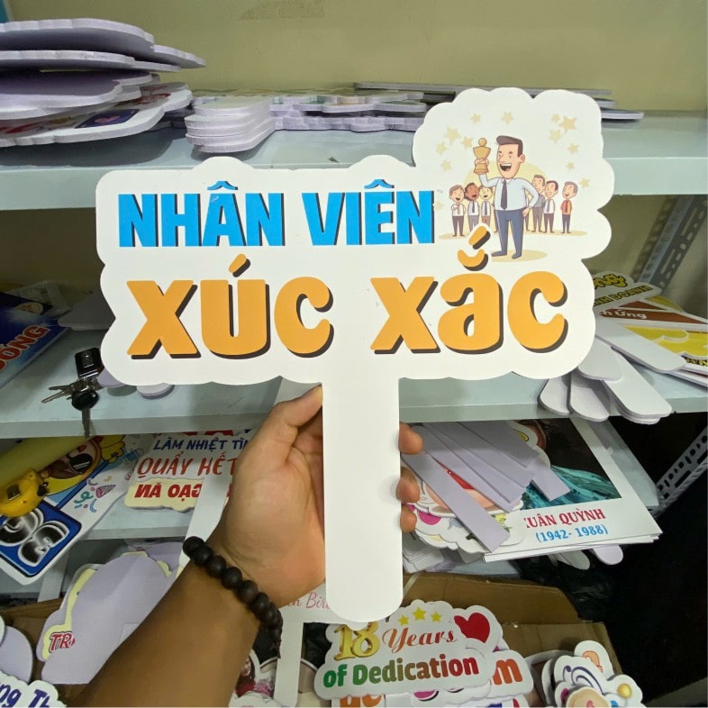 Hashtag nhân viên xúc xắc