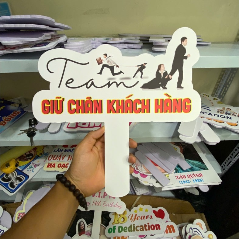 Hashtag team giữ chân khách hàng
