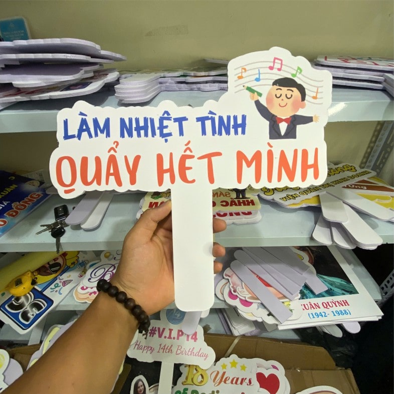 Hashtag làm nhiệt tình quẩy hết mình