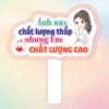 Hashtag cầm tay ảnh này chất lượng thấp nhưng em chất lượng cao