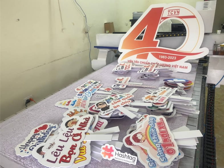 Decal bồi formex cắt mày CNC