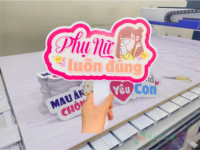 Hashtag phụ nữ luôn đúng