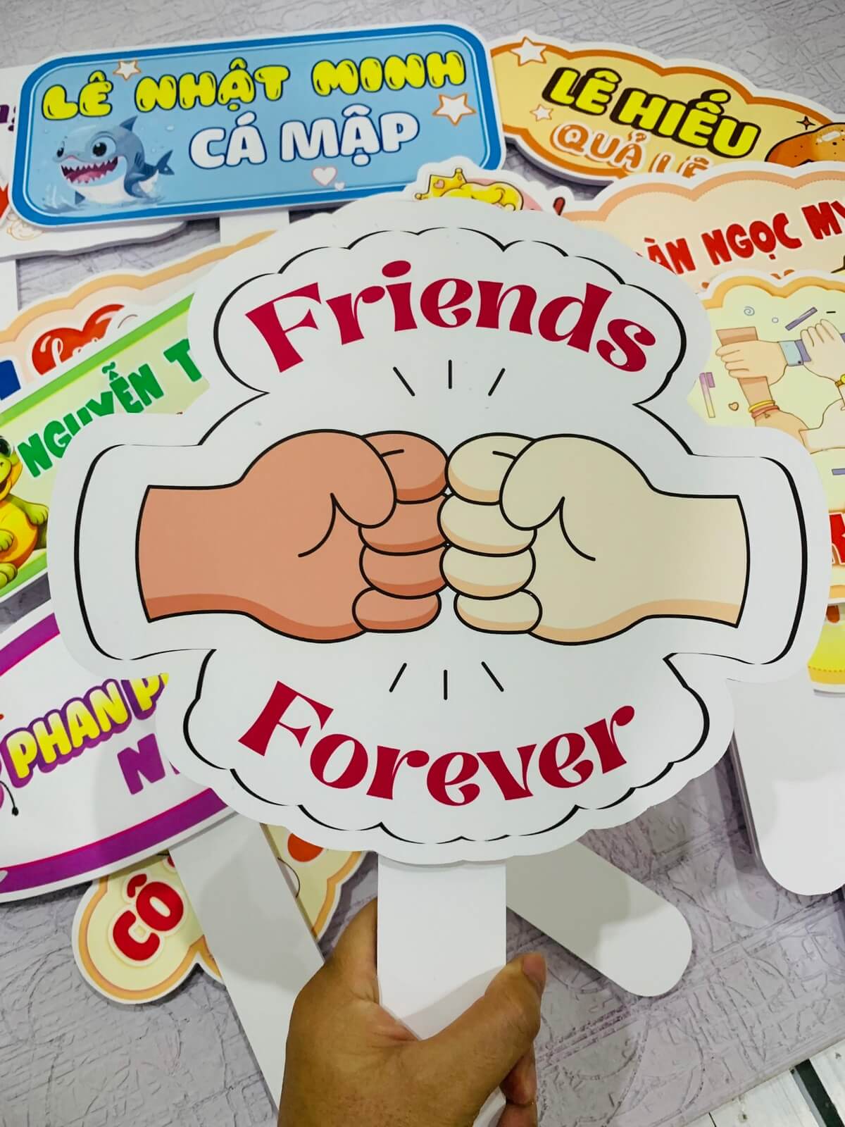 Hashtag cầm tay friend forever