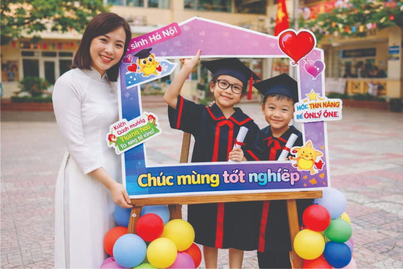 Khung check in Tốt Nghiệp