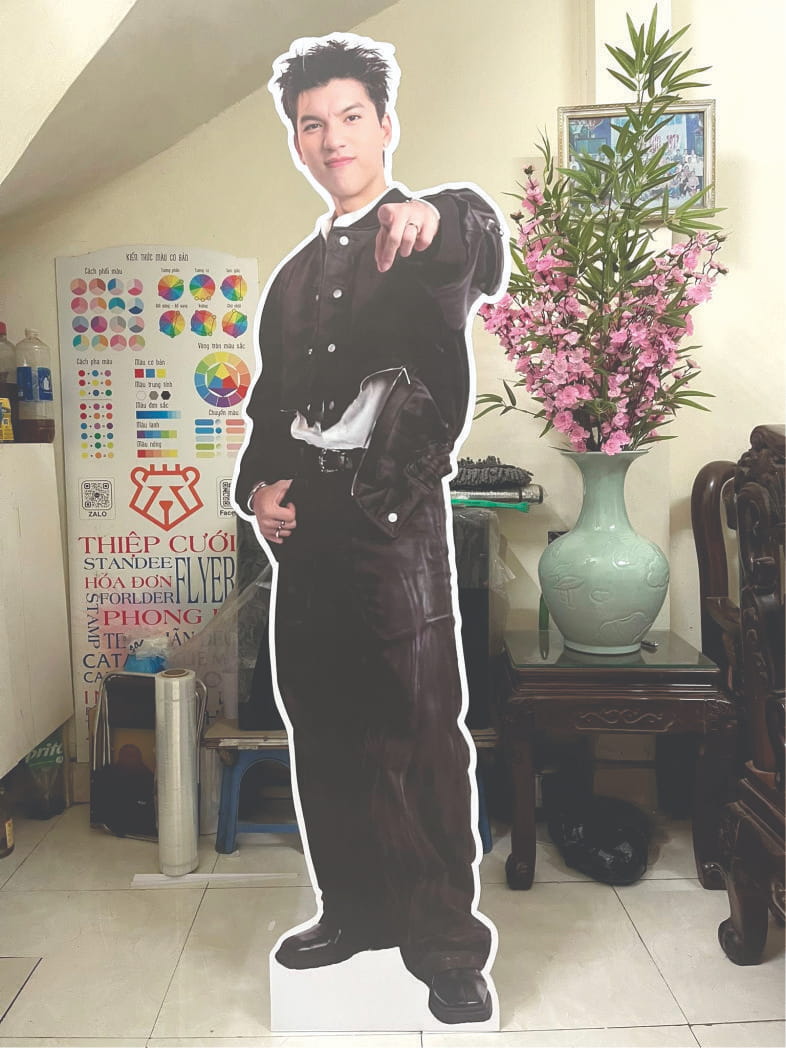 Standee formex ca sĩ HIEUTHUHAI
