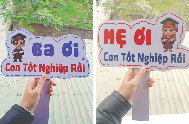 Hashtag cầm tay kỷ yếu
