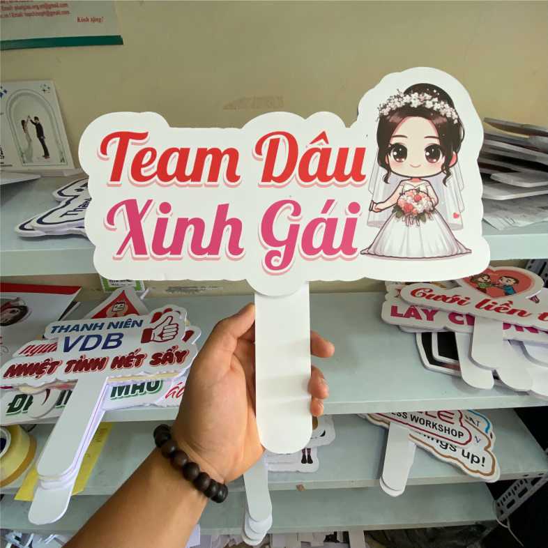 Hashtag cầm tay team cô dâu