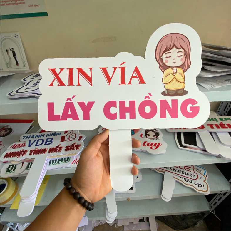 Hashtag cầm tay xin vía lấy chồng