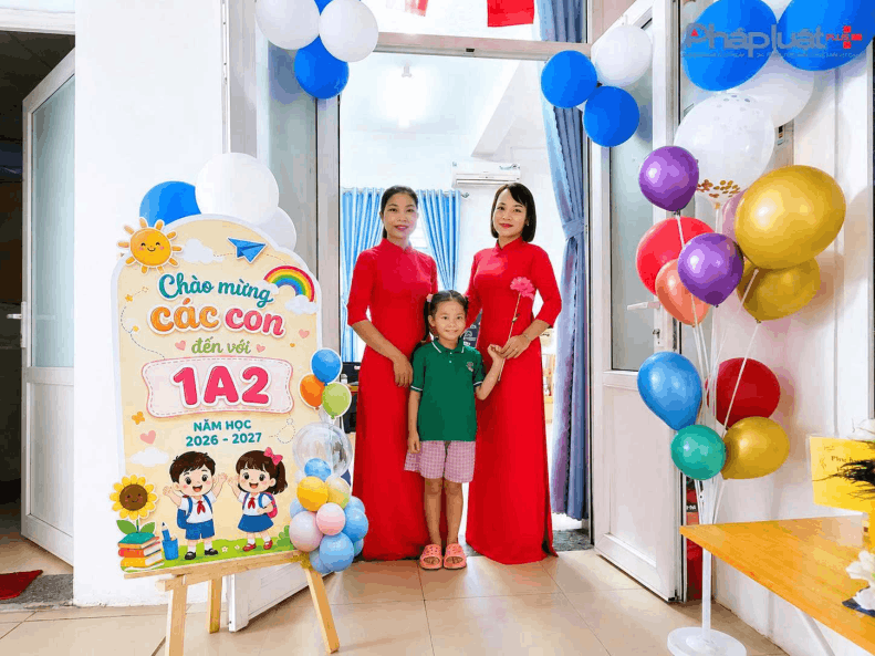 Hashtag khai giảng check in tại lớp học