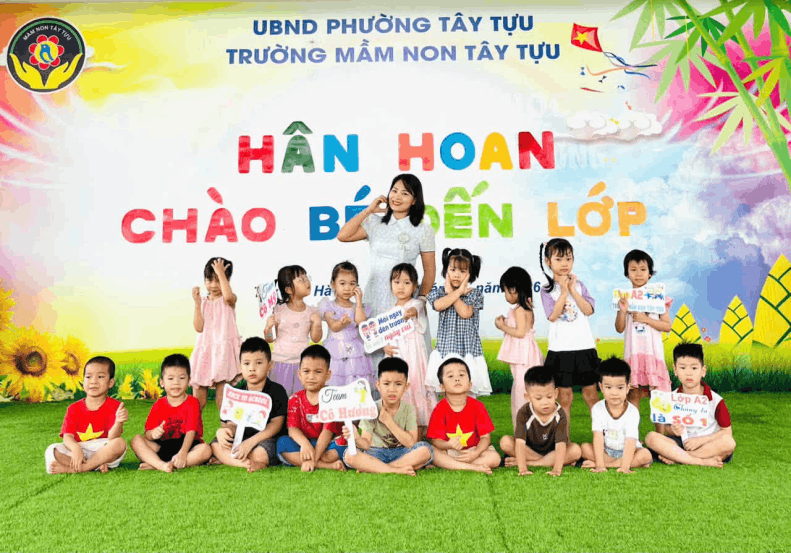 In hashtag khai giảng lấy ngay